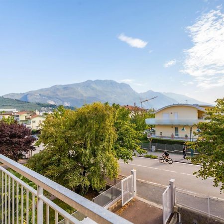 Be & Being - Milena Apartment Riva del Garda Luaran gambar