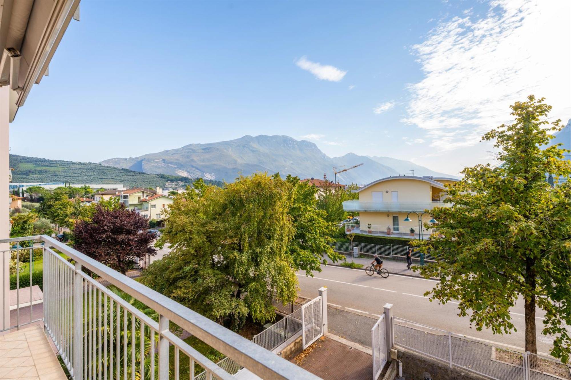 Be & Being - Milena Apartment Riva del Garda Luaran gambar