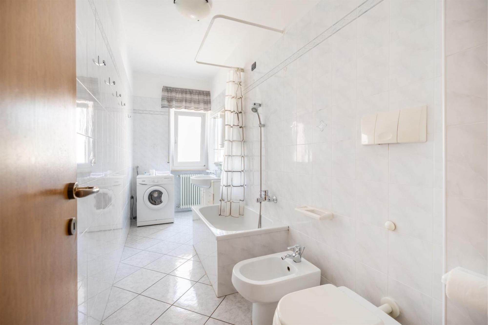 Be & Being - Milena Apartment Riva del Garda Luaran gambar